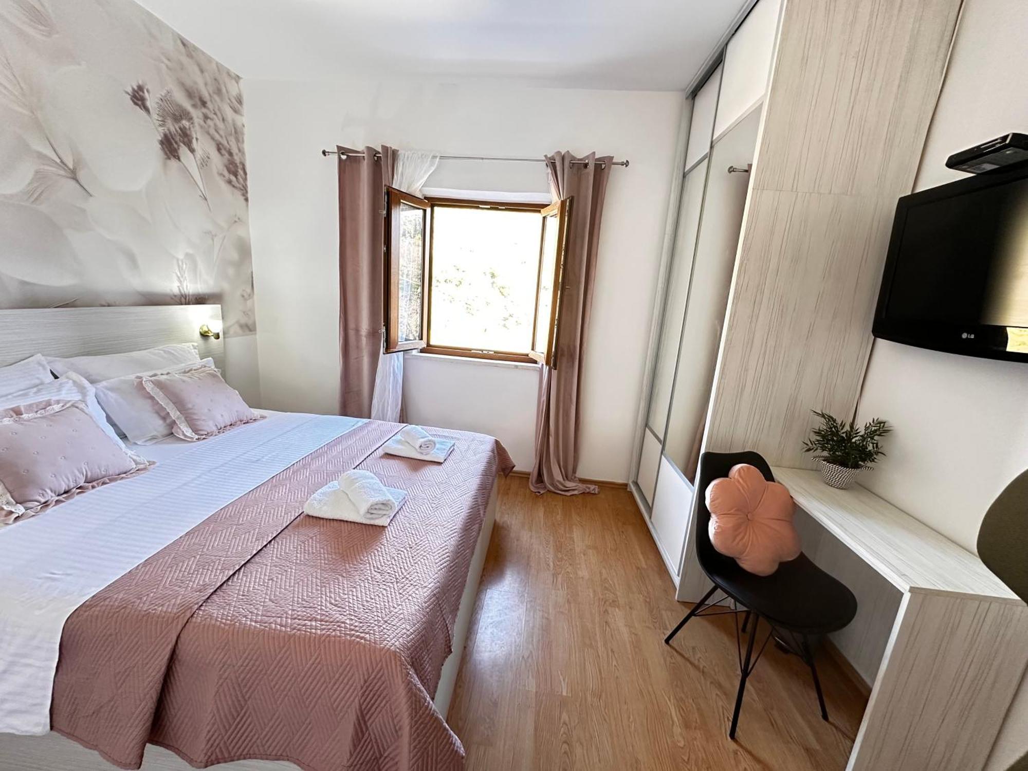 Villa Ivona With Swimming Pool And Jacuzzi Oslje المظهر الخارجي الصورة
