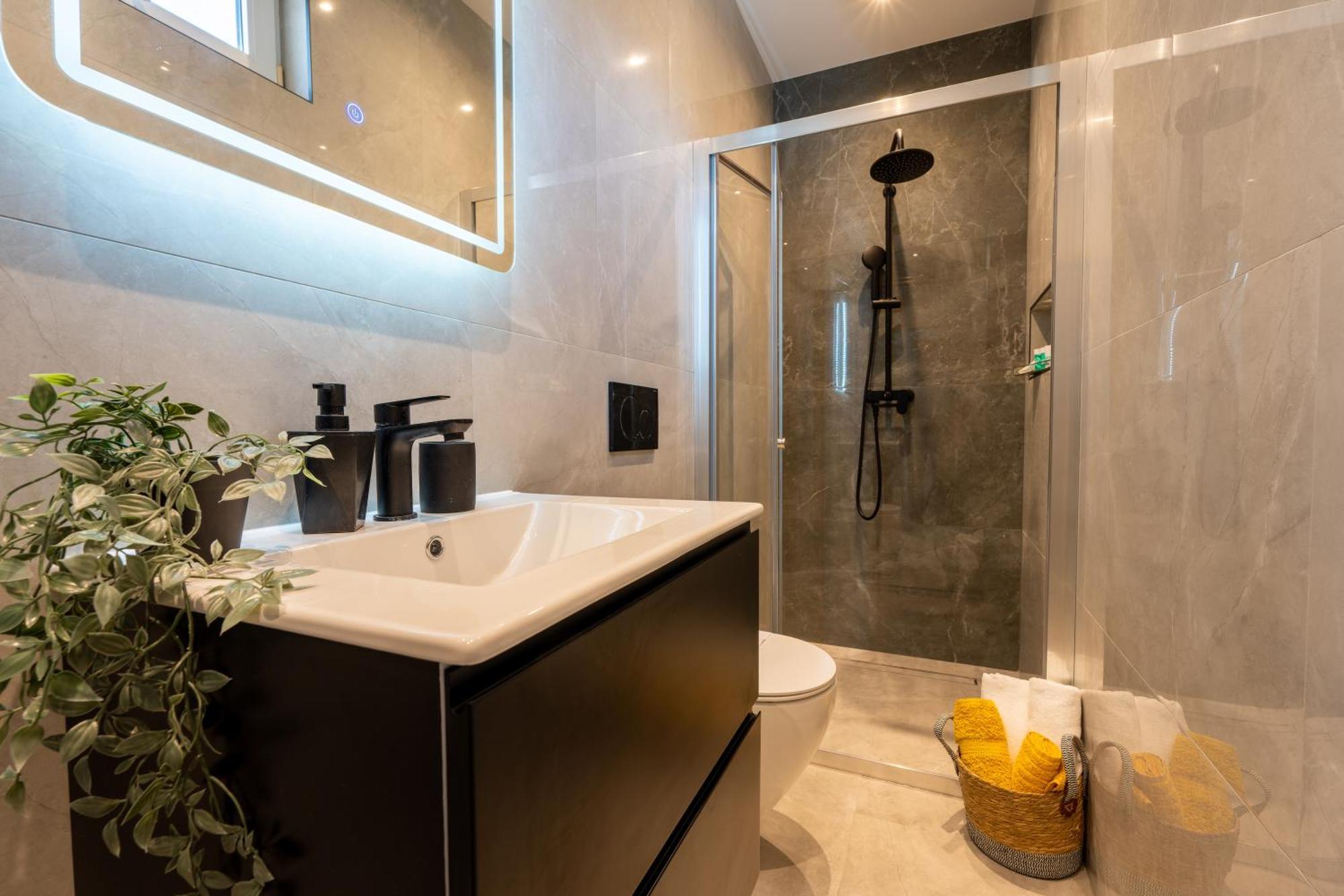 Villa Ivona With Swimming Pool And Jacuzzi Oslje المظهر الخارجي الصورة