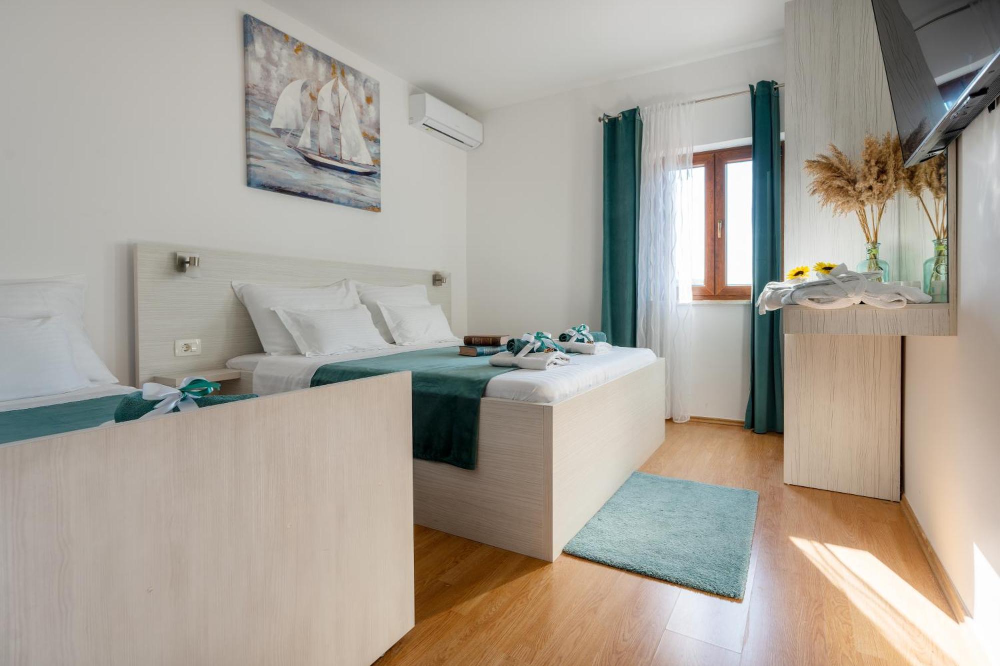 Villa Ivona With Swimming Pool And Jacuzzi Oslje المظهر الخارجي الصورة