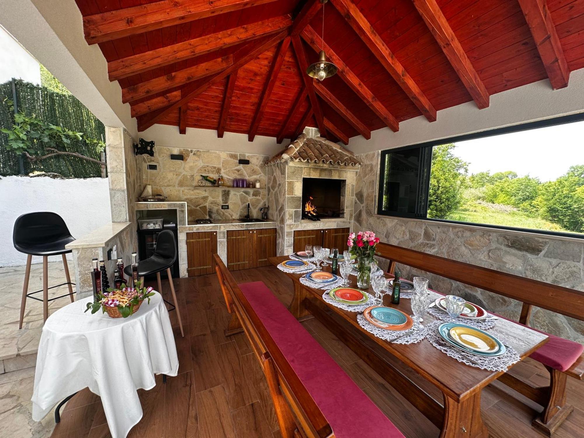 Villa Ivona With Swimming Pool And Jacuzzi Oslje المظهر الخارجي الصورة