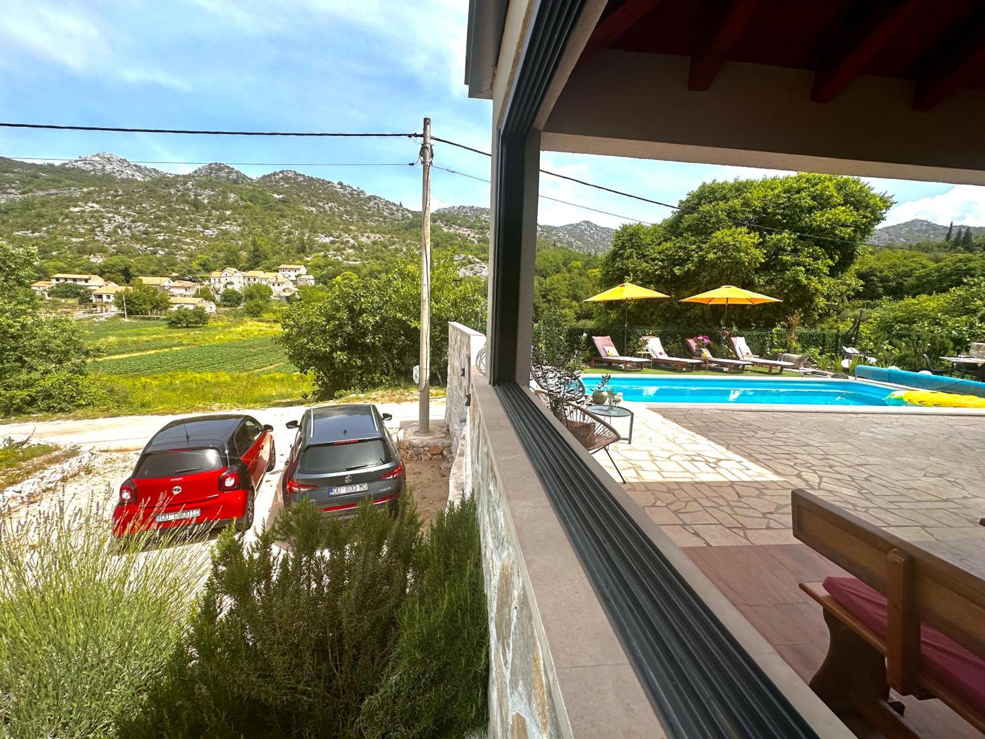 Villa Ivona With Swimming Pool And Jacuzzi Oslje المظهر الخارجي الصورة