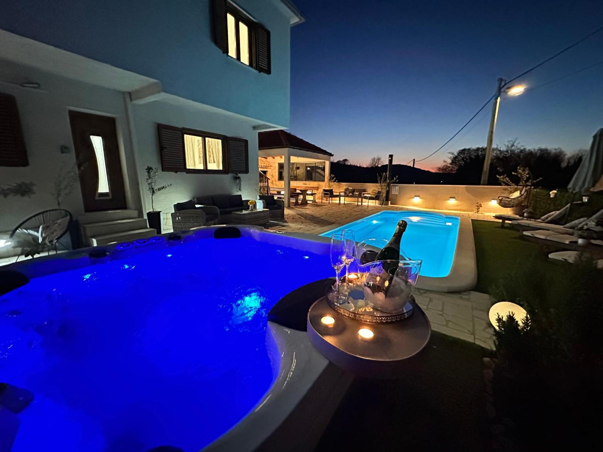 Villa Ivona With Swimming Pool And Jacuzzi Oslje المظهر الخارجي الصورة