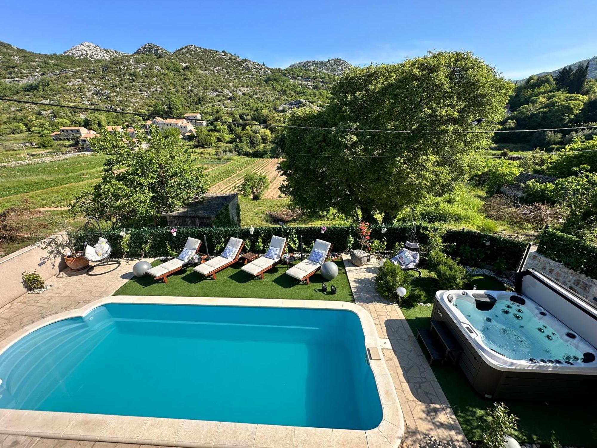 Villa Ivona With Swimming Pool And Jacuzzi Oslje المظهر الخارجي الصورة