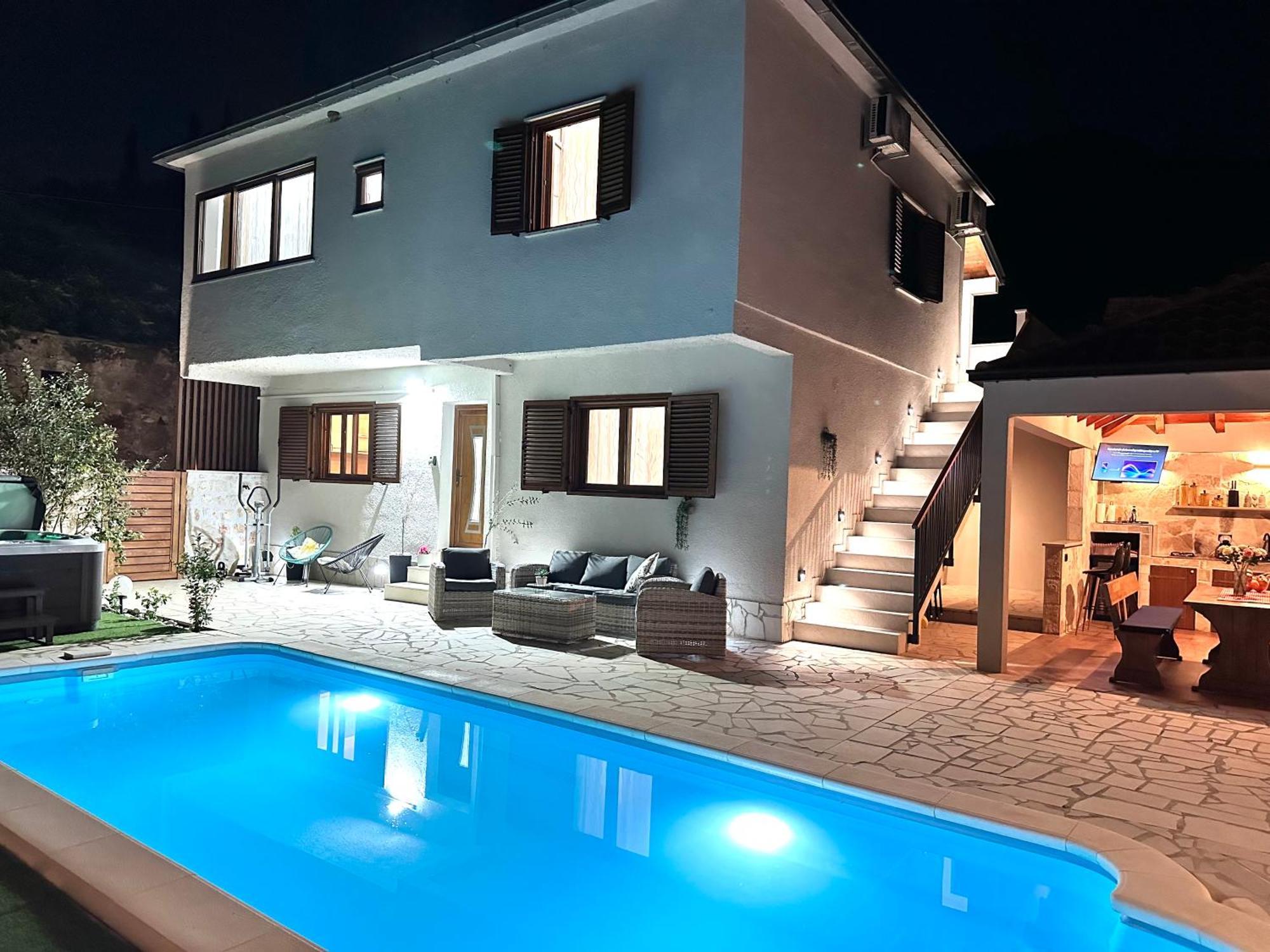 Villa Ivona With Swimming Pool And Jacuzzi Oslje المظهر الخارجي الصورة