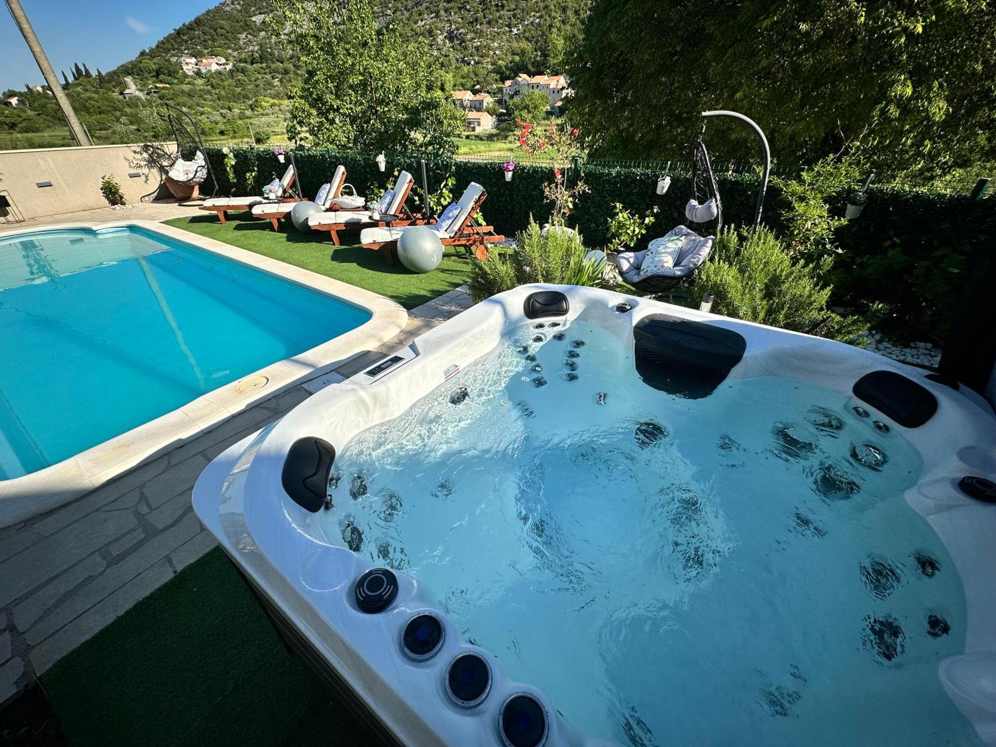 Villa Ivona With Swimming Pool And Jacuzzi Oslje المظهر الخارجي الصورة